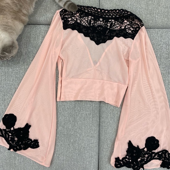 Plunging pink crop top with bell sleeves and lace detail - Picture 2 of 3
